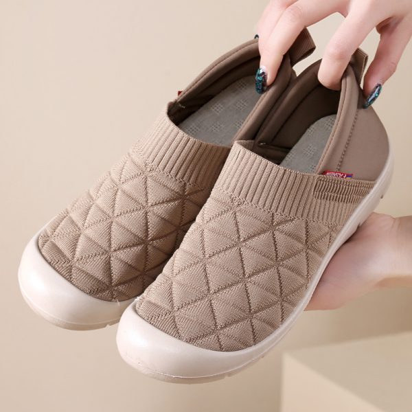 Spring Casual Slip-On Beijing Cloth Shoes Lightweight Flat Shoes Soft Sole Comfortable Versatile Mom Shoes