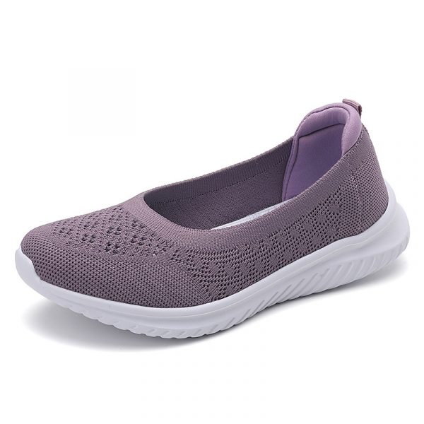 Large size soft soled fly woven women's shoes are breathable and can be easily stepped on in a fashionable single shoe for women