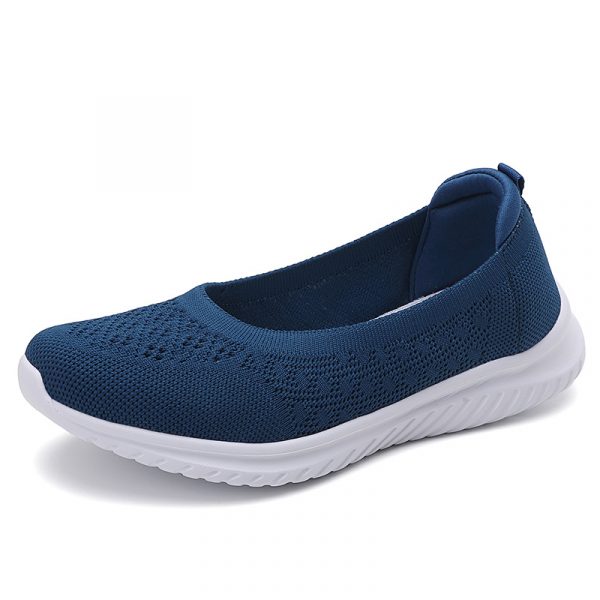 Large size soft soled fly woven women's shoes are breathable and can be easily stepped on in a fashionable single shoe for women