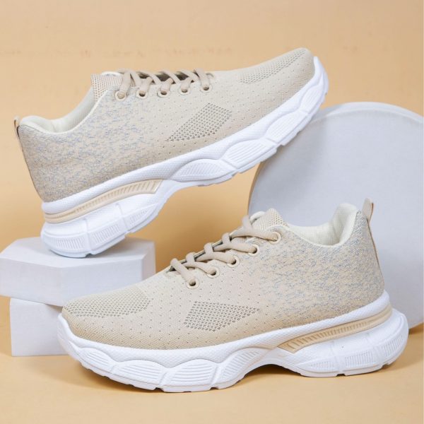 Women's Sports Shoes Breathable Soft Sole Ultra-light Running Shoes Versatile Mesh Casual Running Shoes Travel Shoes