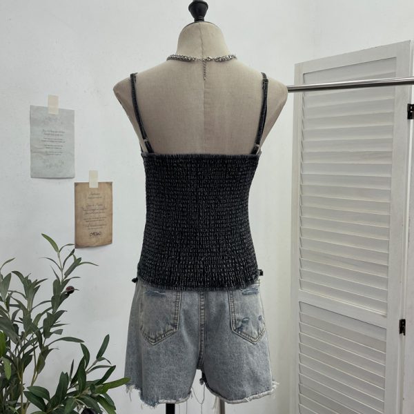 Deep V-neck slim fit sleeveless top with hem