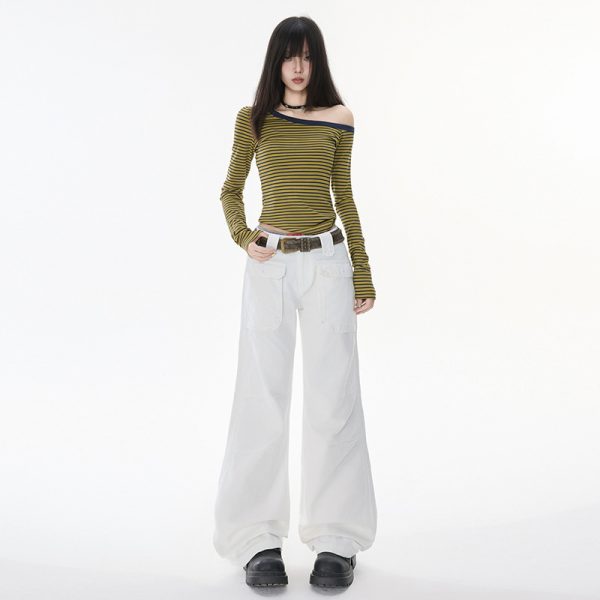 Women's Multi-Pocket Flared Work Jeans with Pleated Design and Low Waist Bootcut Style
