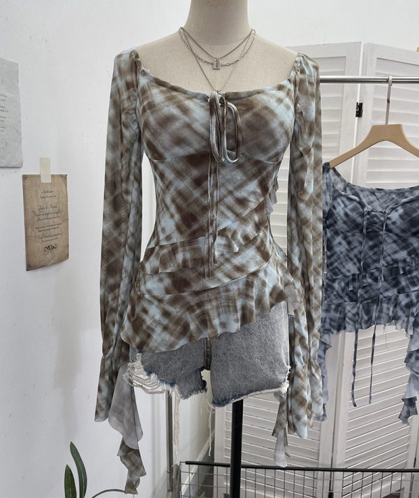 Horn long sleeved T-shirt with irregular ruffle edge and ribbon top
